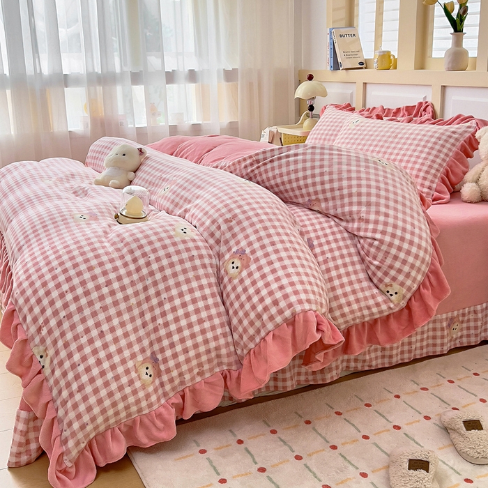 91家纺网 家纺一手货源 找家纺 找底底家纺 2025新款韩版加厚8斤牛奶绒花边四件套（日发50套优惠10元一套） 波点狗