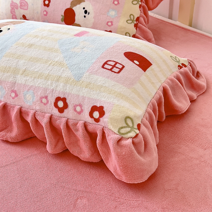 91家纺网 家纺一手货源 找家纺 找底底家纺 2025新款韩版加厚8斤牛奶绒花边四件套（日发50套优惠10元一套） 方块狗