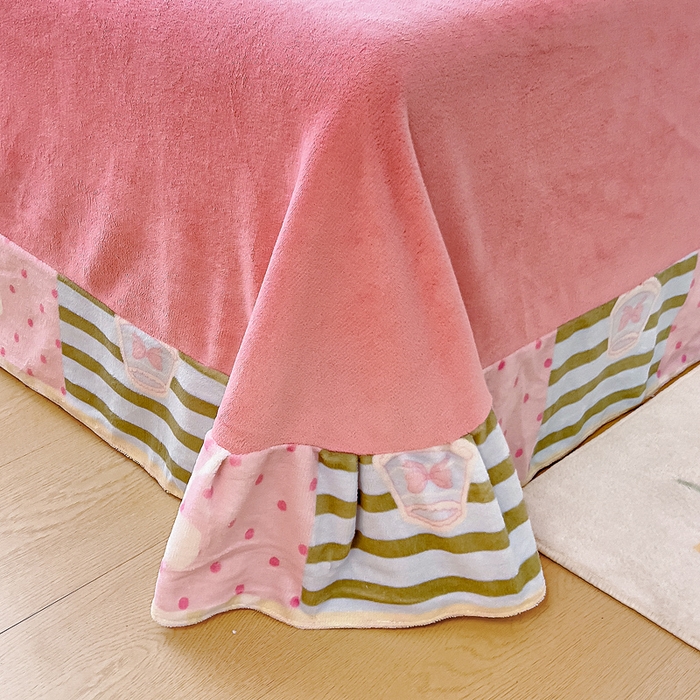 91家纺网 家纺一手货源 找家纺 找底底家纺 2025新款韩版加厚8斤牛奶绒花边四件套（日发50套优惠10元一套） 方块狗