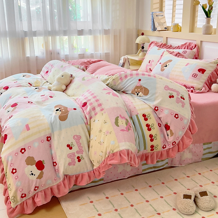 91家纺网 家纺一手货源 找家纺 找底底家纺 2025新款韩版加厚8斤牛奶绒花边四件套（日发50套优惠10元一套） 方块狗