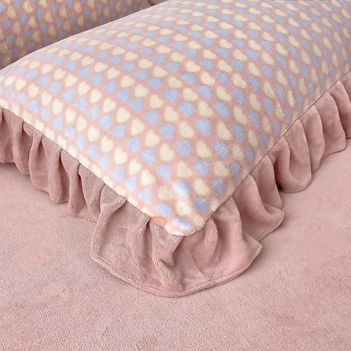 91家纺网 家纺一手货源 找家纺 找底底家纺 2025新款韩版加厚8斤牛奶绒花边四件套（日发50套优惠10元一套） 粉蝶语