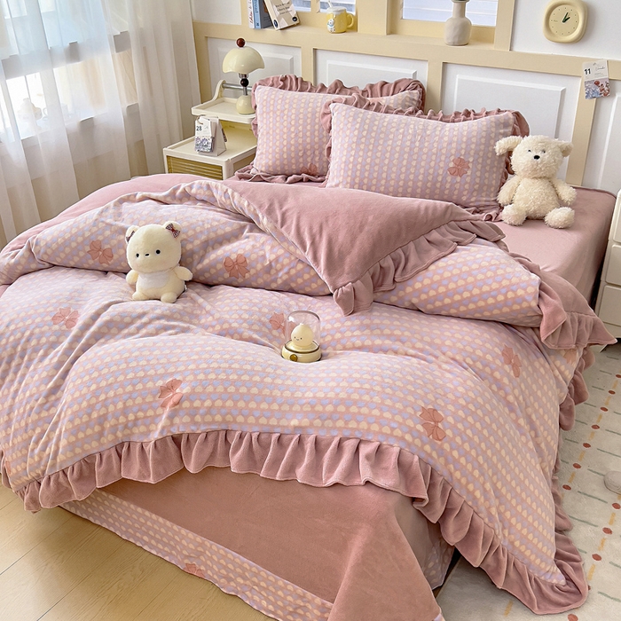 91家纺网 家纺一手货源 找家纺 找底底家纺 2025新款韩版加厚8斤牛奶绒花边四件套（日发50套优惠10元一套） 粉蝶语