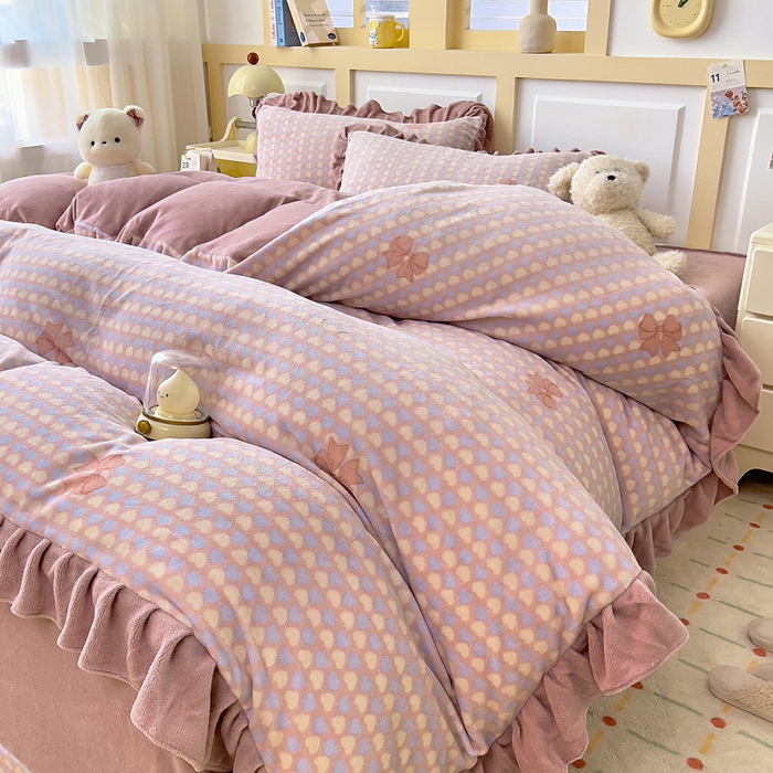 91家纺网 家纺一手货源 找家纺 找底底家纺 2025新款韩版加厚8斤牛奶绒花边四件套（日发50套优惠10元一套） 粉蝶语