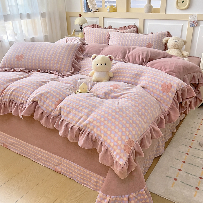 91家纺网 家纺一手货源 找家纺 找底底家纺 2025新款韩版加厚8斤牛奶绒花边四件套（日发50套优惠10元一套） 粉蝶语