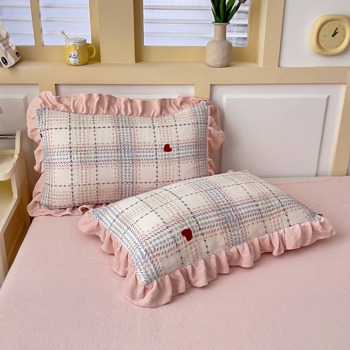 91家纺网 家纺一手货源 找家纺 找底底家纺 2025新款韩版加厚8斤牛奶绒花边四件套（日发50套优惠10元一套） 粉格韵