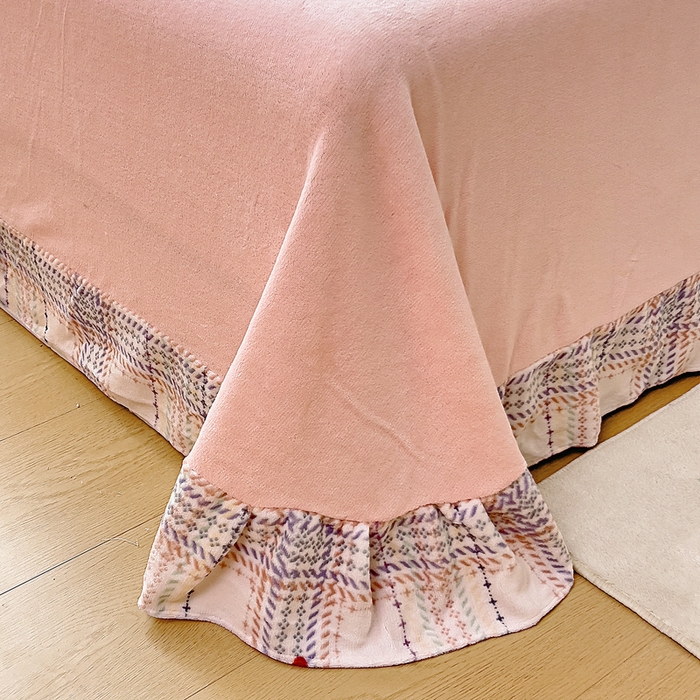 91家纺网 家纺一手货源 找家纺 找底底家纺 2025新款韩版加厚8斤牛奶绒花边四件套（日发50套优惠10元一套） 粉格韵