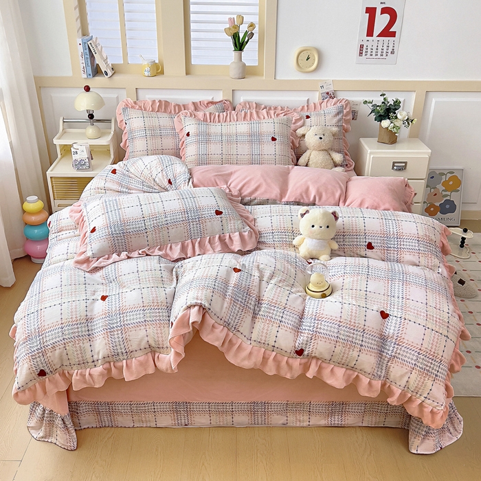 91家纺网 家纺一手货源 找家纺 找底底家纺 2025新款韩版加厚8斤牛奶绒花边四件套（日发50套优惠10元一套） 粉格韵