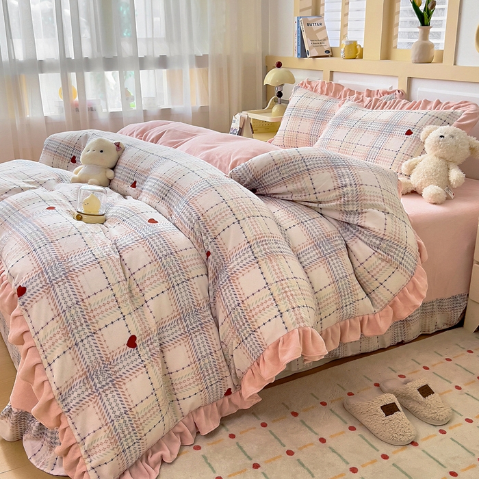 91家纺网 家纺一手货源 找家纺 找底底家纺 2025新款韩版加厚8斤牛奶绒花边四件套（日发50套优惠10元一套） 粉格韵