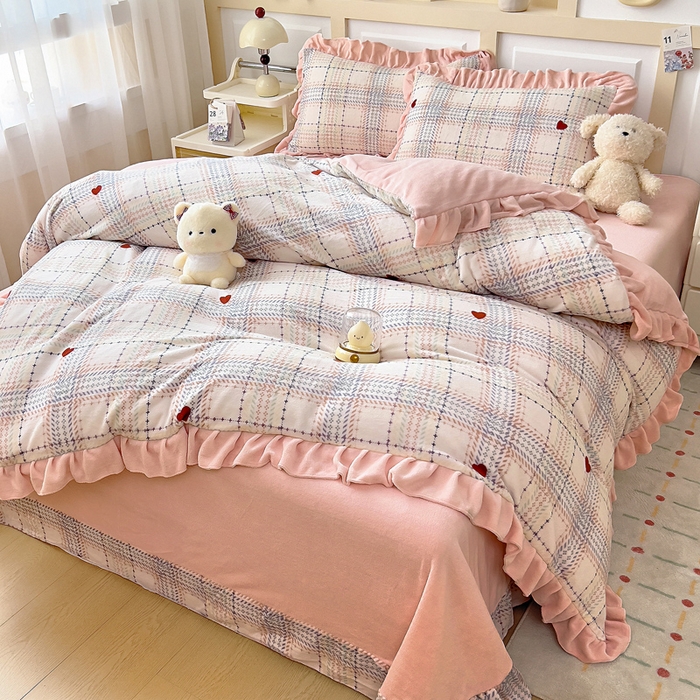 91家纺网 家纺一手货源 找家纺 找底底家纺 2025新款韩版加厚8斤牛奶绒花边四件套（日发50套优惠10元一套） 粉格韵