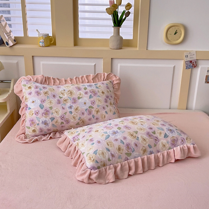 91家纺网 家纺一手货源 找家纺 找底底家纺 2025新款韩版加厚8斤牛奶绒花边四件套（日发50套优惠10元一套） 粉花漫