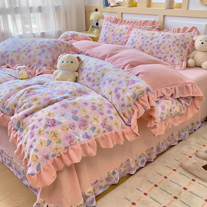 91家纺网 家纺一手货源 找家纺 找底底家纺 2025新款韩版加厚8斤牛奶绒花边四件套（日发50套优惠10元一套） 粉花漫