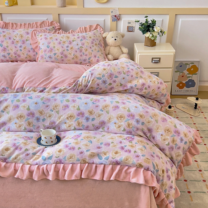 91家纺网 家纺一手货源 找家纺 找底底家纺 2025新款韩版加厚8斤牛奶绒花边四件套（日发50套优惠10元一套） 粉花漫