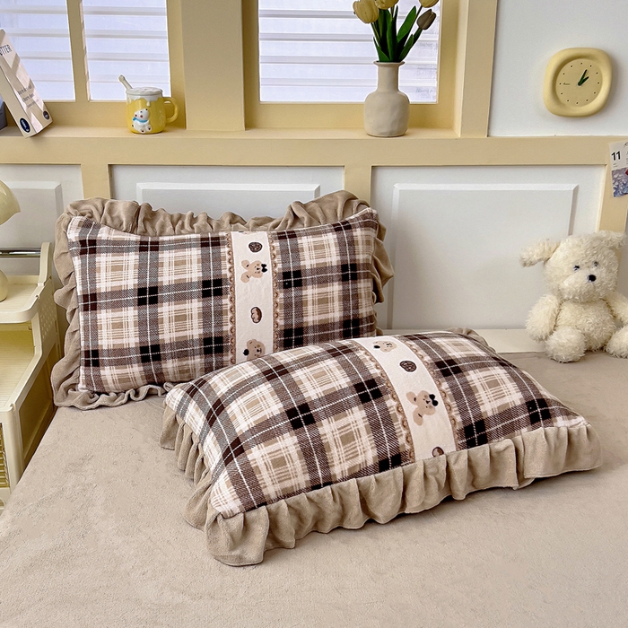 91家纺网 家纺一手货源 找家纺 找底底家纺 2025新款韩版加厚8斤牛奶绒花边四件套（日发50套优惠10元一套） 格兔暖兮