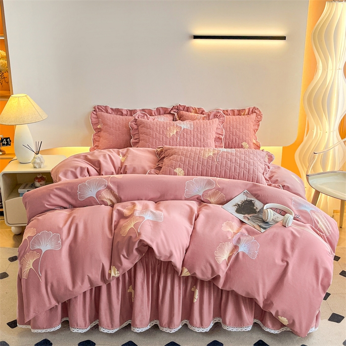 91家纺网 家纺一手货源 找家纺 缦彩 2025新款全棉加厚夹棉磨毛纯棉床裙套件公主风印花防滑床罩四件套-夹棉款 风中倩影-豆沙