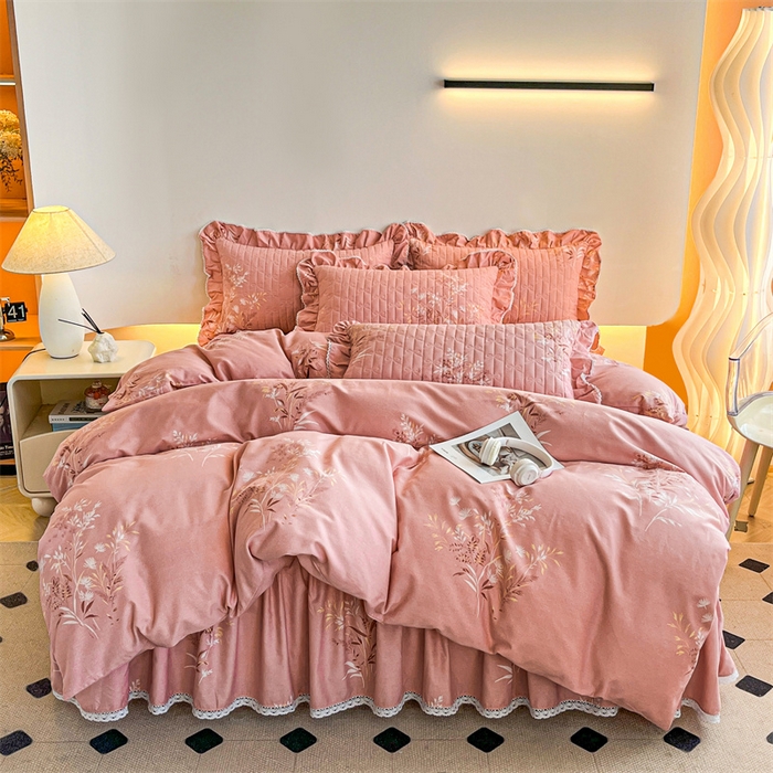 91家纺网 家纺一手货源 找家纺 缦彩 2025新款全棉加厚夹棉磨毛纯棉床裙套件公主风印花防滑床罩四件套-夹棉款 抒情花季-粉