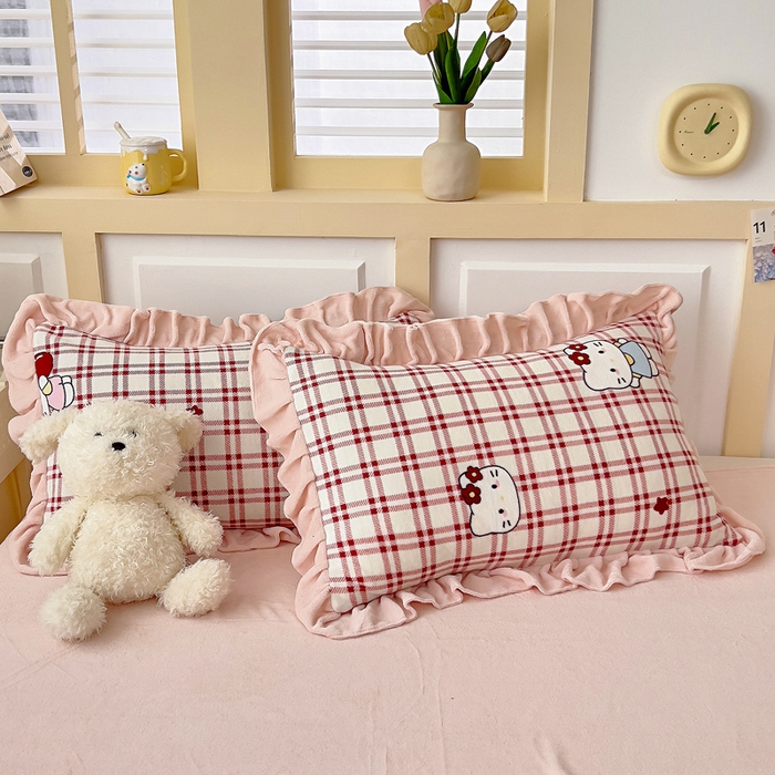 91家纺网 家纺一手货源 找家纺 找底底家纺 2025新款韩版加厚8斤牛奶绒花边四件套（日发50套优惠10元一套） 红格苹果猫