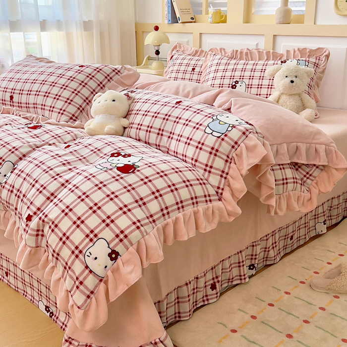 91家纺网 家纺一手货源 找家纺 找底底家纺 2025新款韩版加厚8斤牛奶绒花边四件套（日发50套优惠10元一套） 红格苹果猫