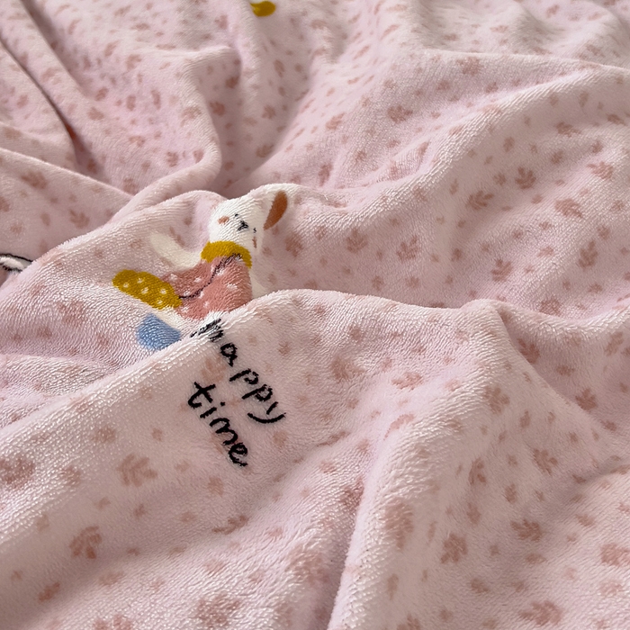 91家纺网 家纺一手货源 找家纺 找底底家纺 2025新款韩版加厚8斤牛奶绒花边四件套（日发50套优惠10元一套） 花兔絮语