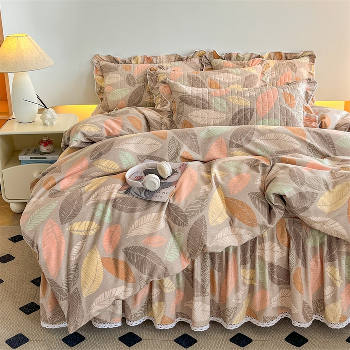 91家纺网 家纺一手货源 找家纺 缦彩 2025新款全棉加厚夹棉磨毛纯棉床裙套件公主风印花防滑床罩四件套-夹棉款 春熙-咖