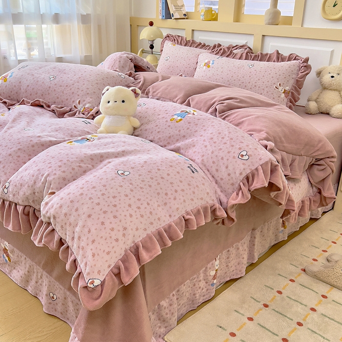 91家纺网 家纺一手货源 找家纺 找底底家纺 2025新款韩版加厚8斤牛奶绒花边四件套（日发50套优惠10元一套） 花兔絮语