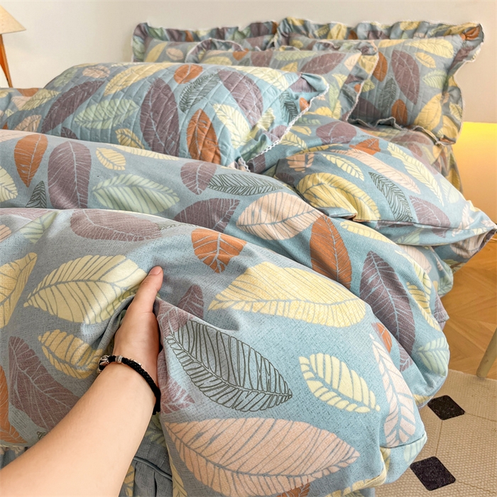 91家纺网 家纺一手货源 找家纺 缦彩 2025新款全棉加厚夹棉磨毛纯棉床裙套件公主风印花防滑床罩四件套-夹棉款 春熙-蓝