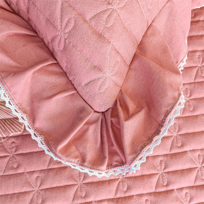 91家纺网 家纺一手货源 找家纺 缦彩 2025新款全棉加厚夹棉磨毛纯棉床裙套件公主风印花防滑床罩四件套-夹棉款 风中倩影-豆沙