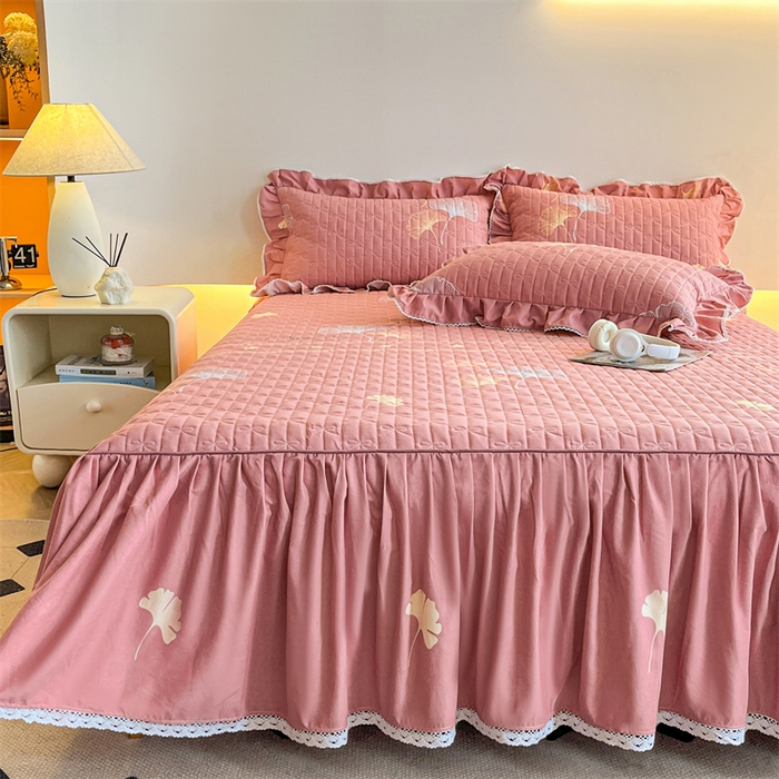 91家纺网 家纺一手货源 找家纺 缦彩 2025新款全棉加厚夹棉磨毛纯棉床裙套件公主风印花防滑床罩四件套-夹棉款 风中倩影-豆沙