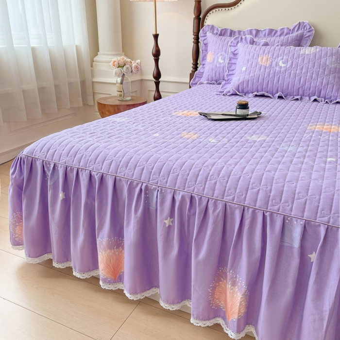 91家纺网 家纺一手货源 找家纺 缦彩 2025新款全棉加厚夹棉磨毛纯棉床裙套件公主风印花防滑床罩四件套-夹棉款 花信光夕紫