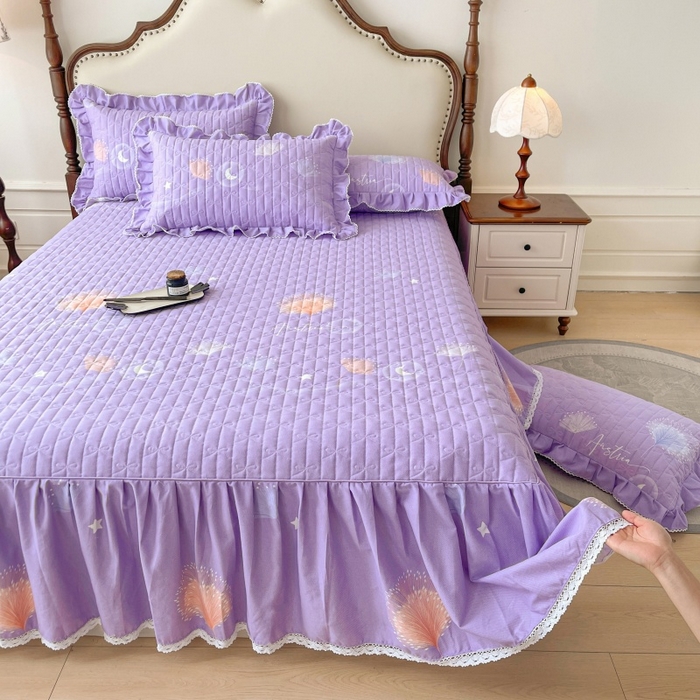 91家纺网 家纺一手货源 找家纺 缦彩 2025新款全棉加厚夹棉磨毛纯棉床裙套件公主风印花防滑床罩四件套-夹棉款 花信光夕紫