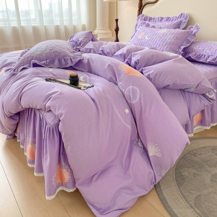 91家纺网 家纺一手货源 找家纺 缦彩 2025新款全棉加厚夹棉磨毛纯棉床裙套件公主风印花防滑床罩四件套-夹棉款 花信光夕紫