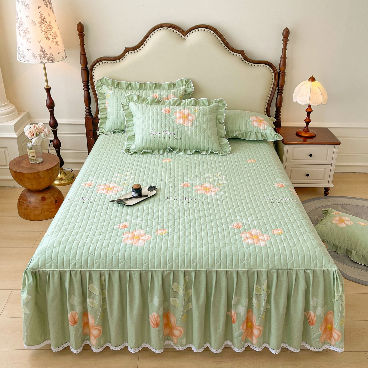 91家纺网 家纺一手货源 找家纺 缦彩 2025新款全棉加厚夹棉磨毛纯棉床裙套件公主风印花防滑床罩四件套-夹棉款 槿花怒放绿