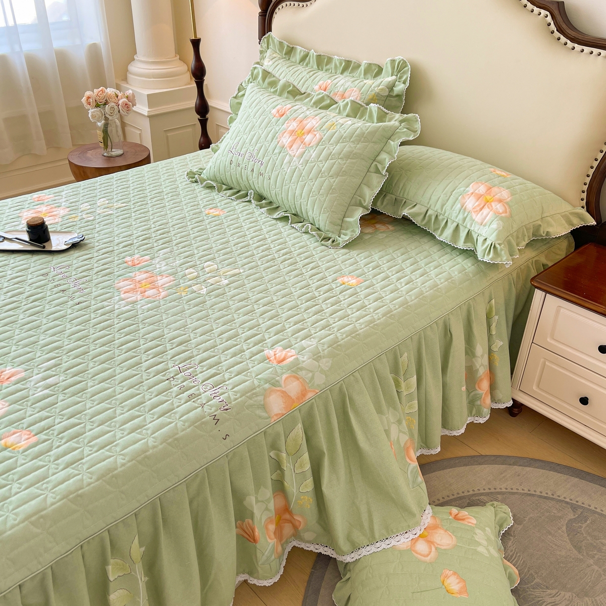 91家纺网 家纺一手货源 找家纺 缦彩 2025新款全棉加厚夹棉磨毛纯棉床裙套件公主风印花防滑床罩四件套-夹棉款 槿花怒放绿