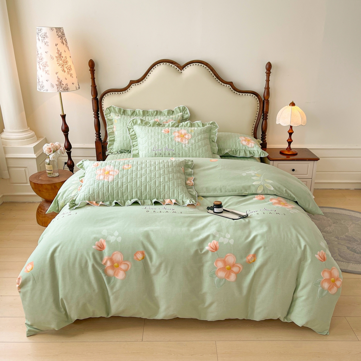 91家纺网 家纺一手货源 找家纺 缦彩 2025新款全棉加厚夹棉磨毛纯棉床裙套件公主风印花防滑床罩四件套-夹棉款 槿花怒放绿