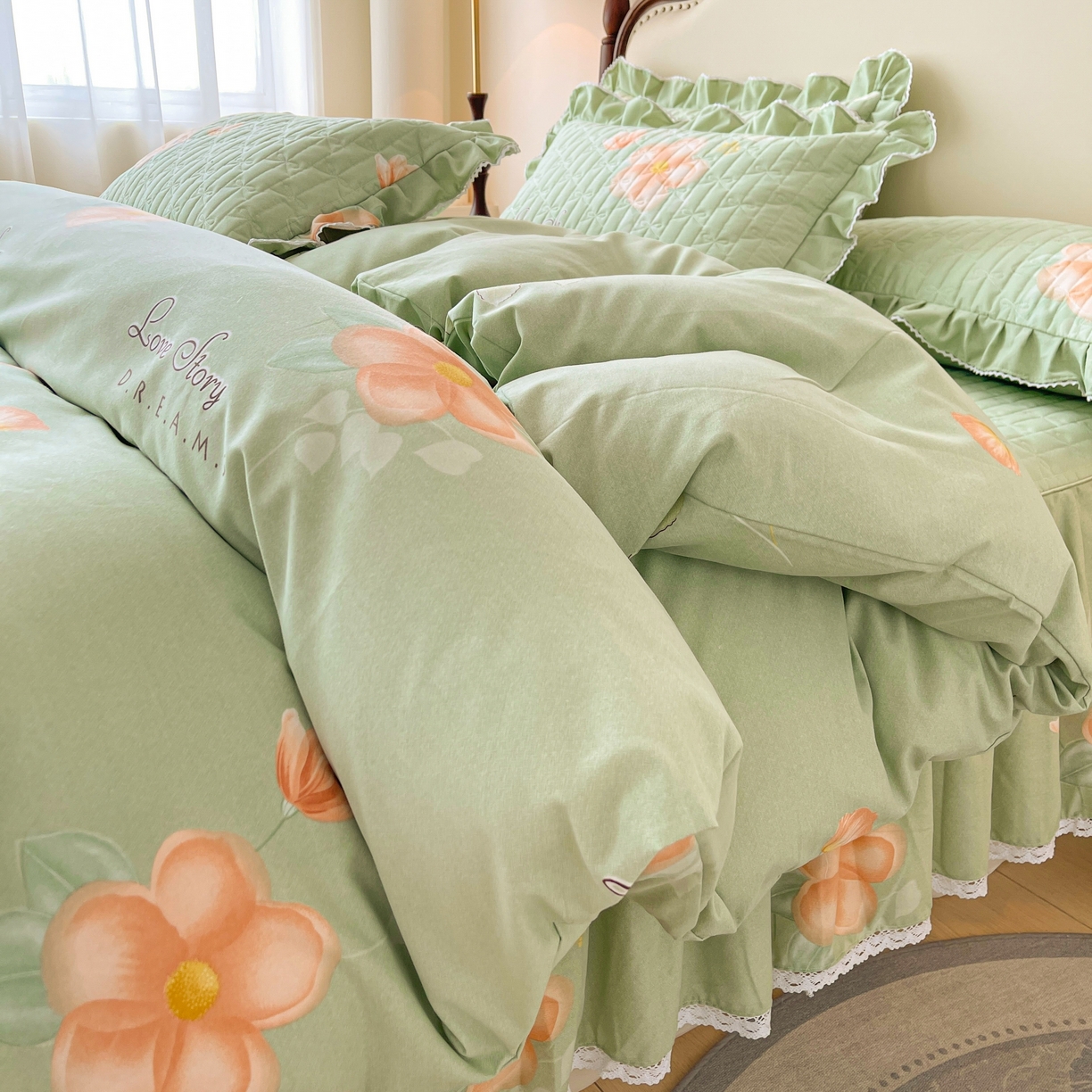 91家纺网 家纺一手货源 找家纺 缦彩 2025新款全棉加厚夹棉磨毛纯棉床裙套件公主风印花防滑床罩四件套-夹棉款 槿花怒放绿