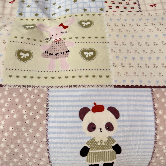 91家纺网 家纺一手货源 找家纺 找底底家纺 2025新款韩版加厚8斤牛奶绒花边四件套（日发50套优惠10元一套） 拼块小熊猫