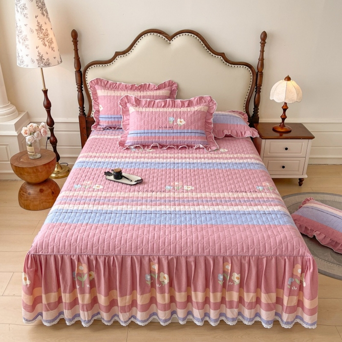 91家纺网 家纺一手货源 找家纺 缦彩 2025新款全棉加厚夹棉磨毛纯棉床裙套件公主风印花防滑床罩四件套-夹棉款 浅忆雏菊粉