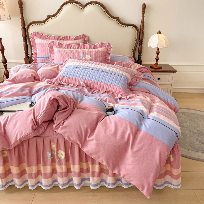 91家纺网 家纺一手货源 找家纺 缦彩 2025新款全棉加厚夹棉磨毛纯棉床裙套件公主风印花防滑床罩四件套-夹棉款 浅忆雏菊粉