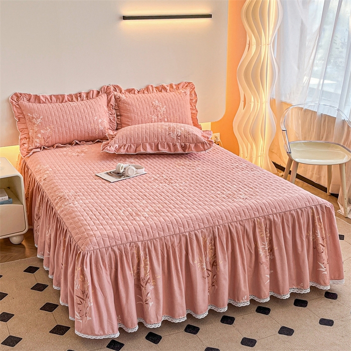 91家纺网 家纺一手货源 找家纺 缦彩 2025新款全棉加厚夹棉磨毛纯棉床裙套件公主风印花防滑床罩四件套-夹棉款 抒情花季-粉