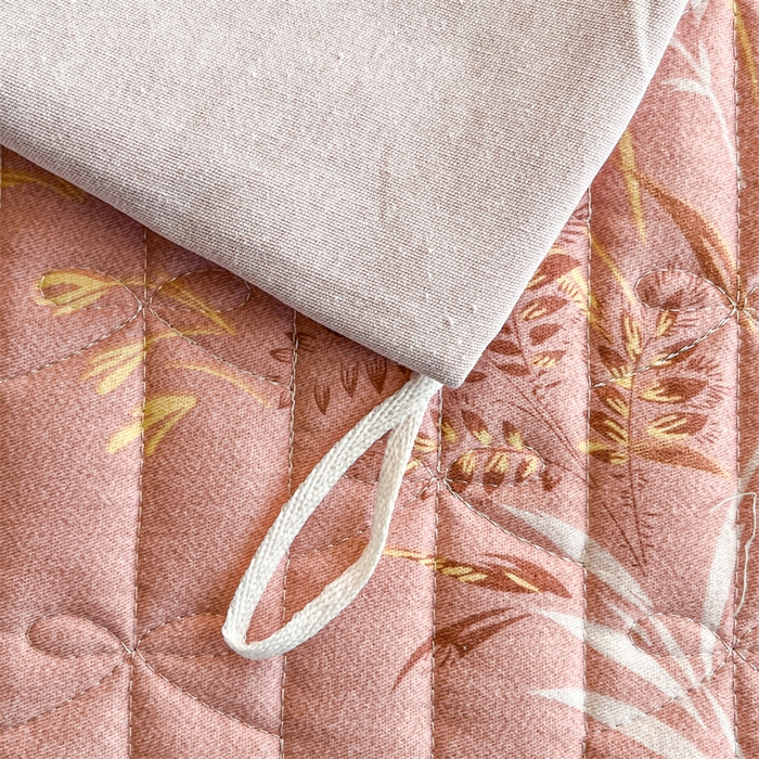 91家纺网 家纺一手货源 找家纺 缦彩 2025新款全棉加厚夹棉磨毛纯棉床裙套件公主风印花防滑床罩四件套-夹棉款 抒情花季-粉