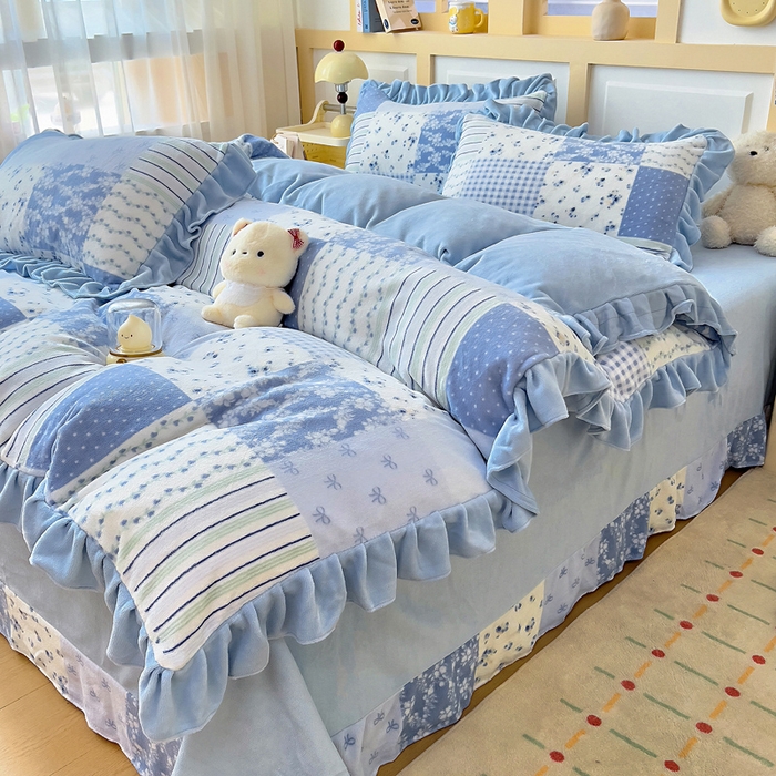 91家纺网 家纺一手货源 找家纺 找底底家纺 2025新款韩版加厚8斤牛奶绒花边四件套（日发50套优惠10元一套） 田园蓝调