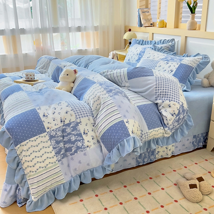 91家纺网 家纺一手货源 找家纺 找底底家纺 2025新款韩版加厚8斤牛奶绒花边四件套（日发50套优惠10元一套） 田园蓝调