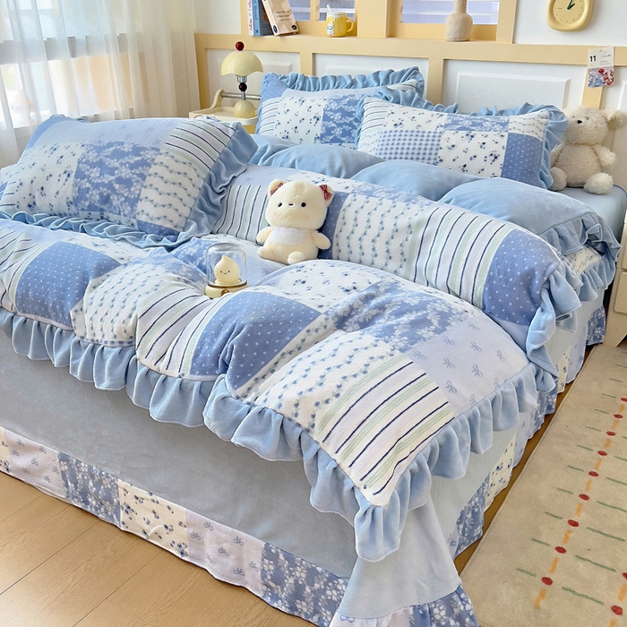 91家纺网 家纺一手货源 找家纺 找底底家纺 2025新款韩版加厚8斤牛奶绒花边四件套（日发50套优惠10元一套） 田园蓝调