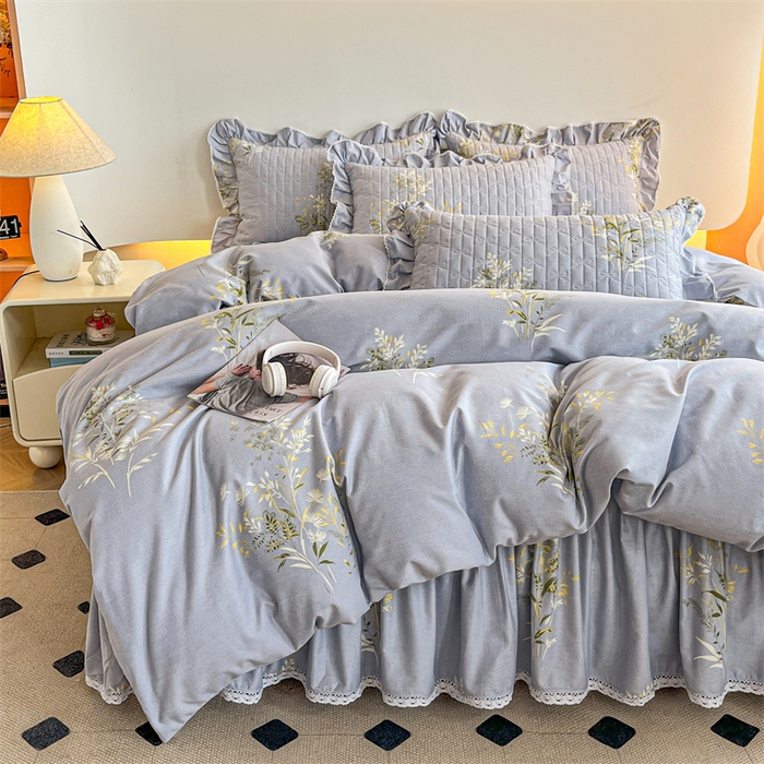 91家纺网 家纺一手货源 找家纺 缦彩 2025新款全棉加厚夹棉磨毛纯棉床裙套件公主风印花防滑床罩四件套-夹棉款 抒情花季-灰