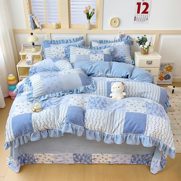 91家纺网 家纺一手货源 找家纺 找底底家纺 2025新款韩版加厚8斤牛奶绒花边四件套（日发50套优惠10元一套） 田园蓝调