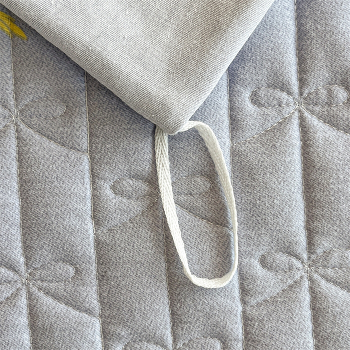 91家纺网 家纺一手货源 找家纺 缦彩 2025新款全棉加厚夹棉磨毛纯棉床裙套件公主风印花防滑床罩四件套-夹棉款 抒情花季-灰