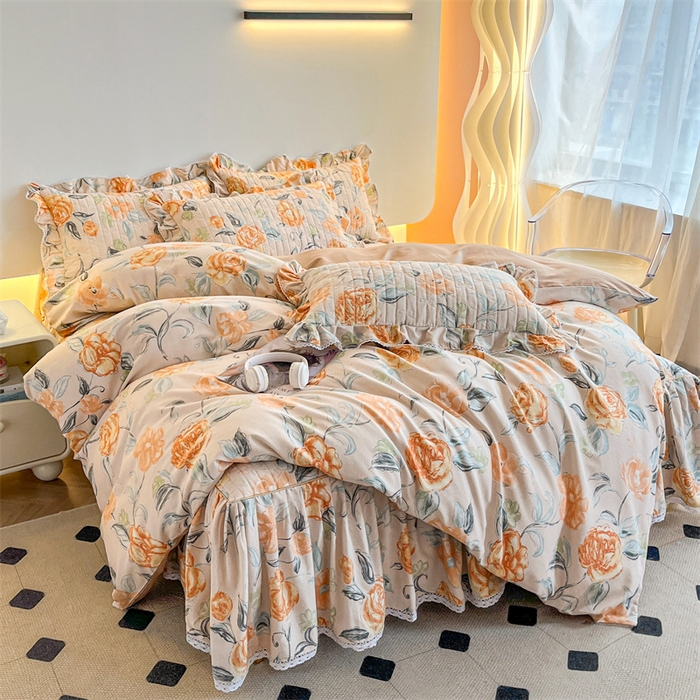 91家纺网 家纺一手货源 找家纺 缦彩 2025新款全棉加厚夹棉磨毛纯棉床裙套件公主风印花防滑床罩四件套-夹棉款 苏菲庄园-桔
