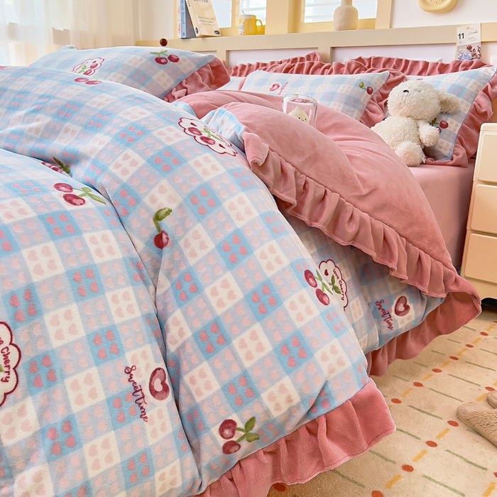 找底底家纺 2025新款韩版加厚8斤牛奶绒花边四件套（日发50套优惠10元一套） 小樱格子