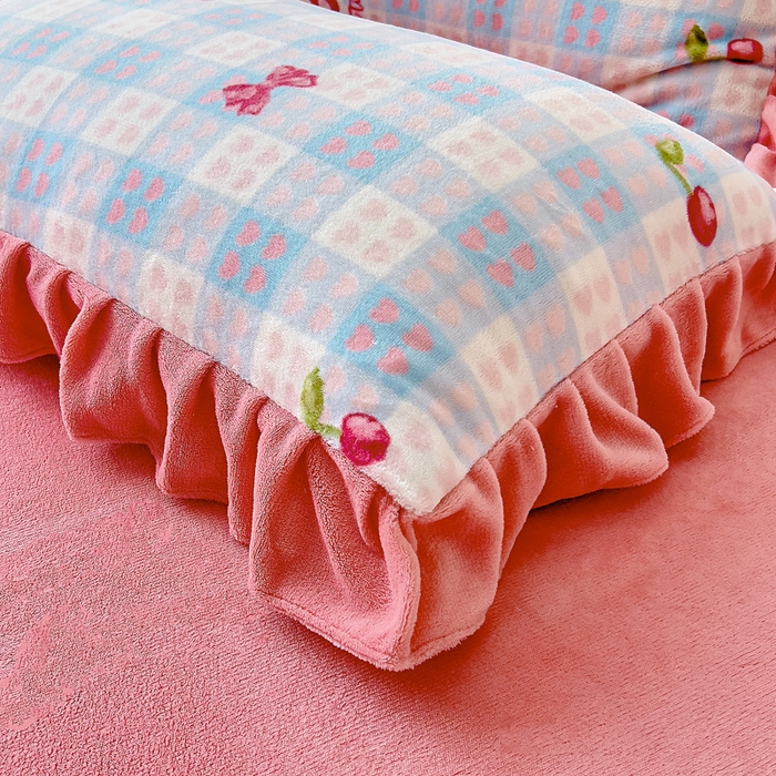 91家纺网 家纺一手货源 找家纺 找底底家纺 2025新款韩版加厚8斤牛奶绒花边四件套（日发50套优惠10元一套） 小樱格子