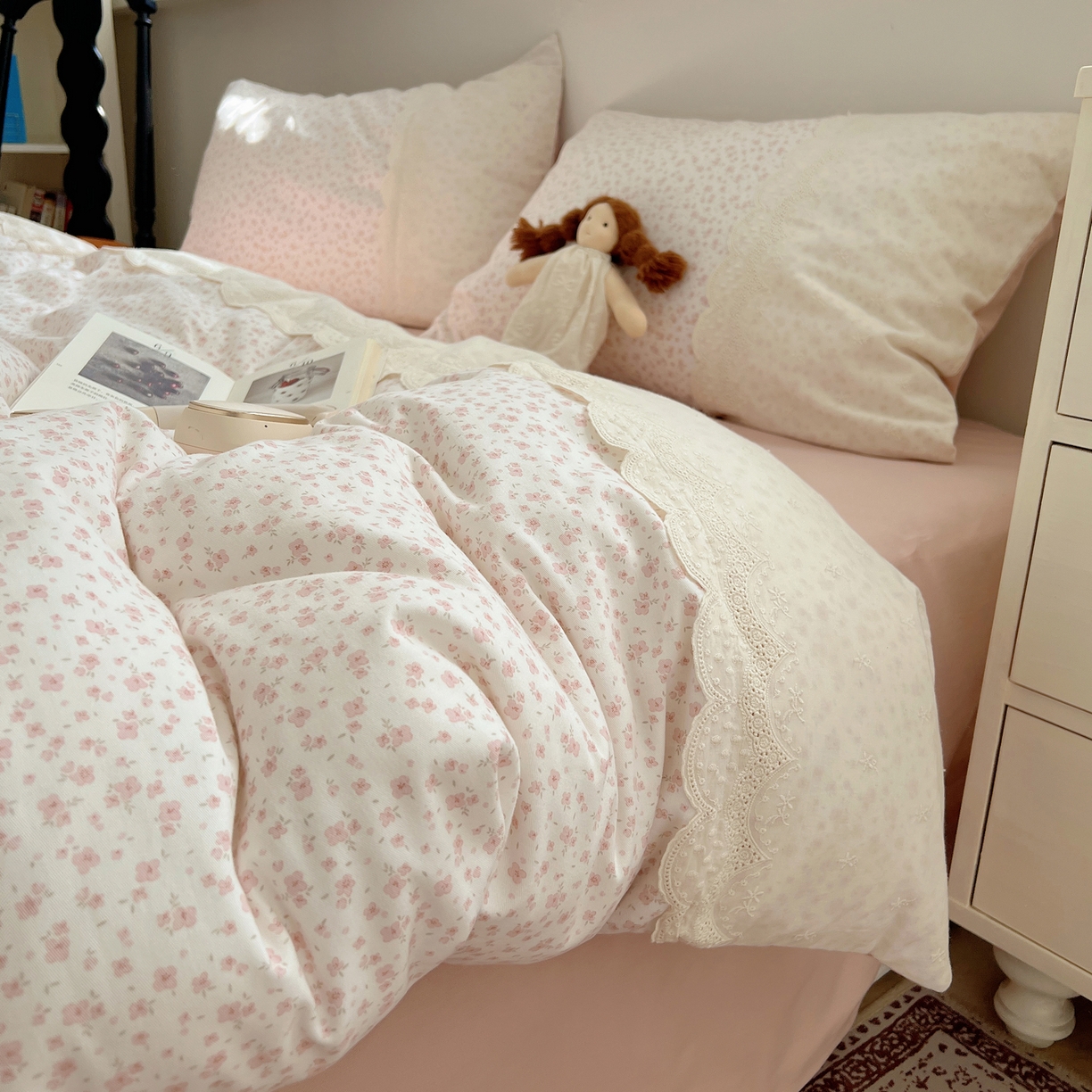 91家纺网 家纺一手货源 找家纺 （总）XIWEN-希文家纺 2025新款全棉淑女花边数码印花磨毛四件套