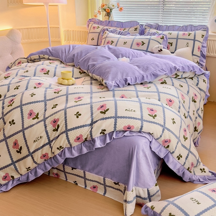 91家纺网 家纺一手货源 找家纺 找底底家纺 2025新款韩版加厚8斤牛奶绒花边四件套（日发50套优惠10元一套） 花田间